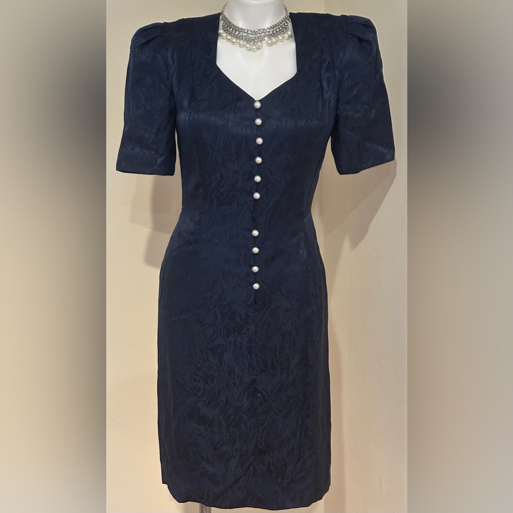 SILK STUDIO Vintage Satin Navy Shoulder pads 100% Silk Pearl Buttons Dress Sz 4 - Picture 4 of 16